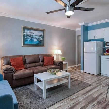 Sunset Beach Suites Of Madeira Beach! Pet Friendly Summer Getaway! Steps To Beach! - Suite 10 セント・ピート・ビーチ エクステリア 写真