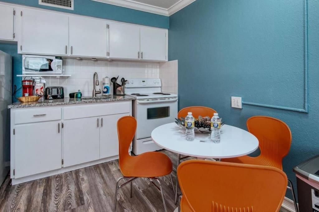 Sunset Beach Suites Of Madeira Beach! Pet Friendly Summer Getaway! Steps To Beach! - Suite 10 セント・ピート・ビーチ エクステリア 写真