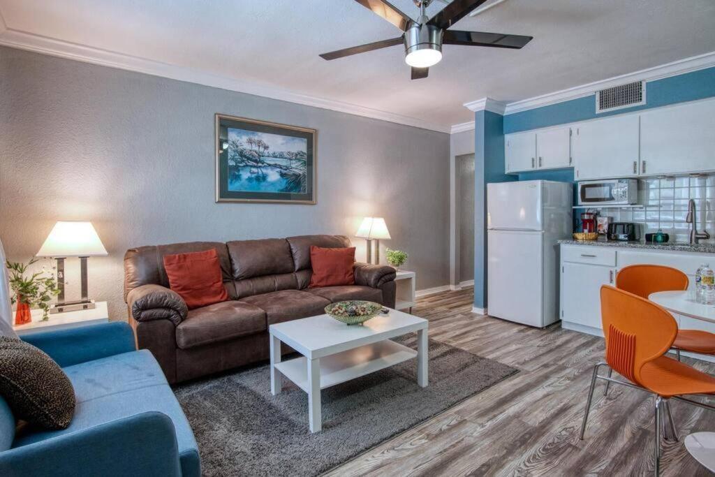 Sunset Beach Suites Of Madeira Beach! Pet Friendly Summer Getaway! Steps To Beach! - Suite 10 セント・ピート・ビーチ エクステリア 写真