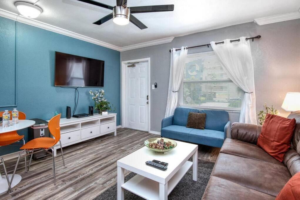 Sunset Beach Suites Of Madeira Beach! Pet Friendly Summer Getaway! Steps To Beach! - Suite 10 セント・ピート・ビーチ エクステリア 写真