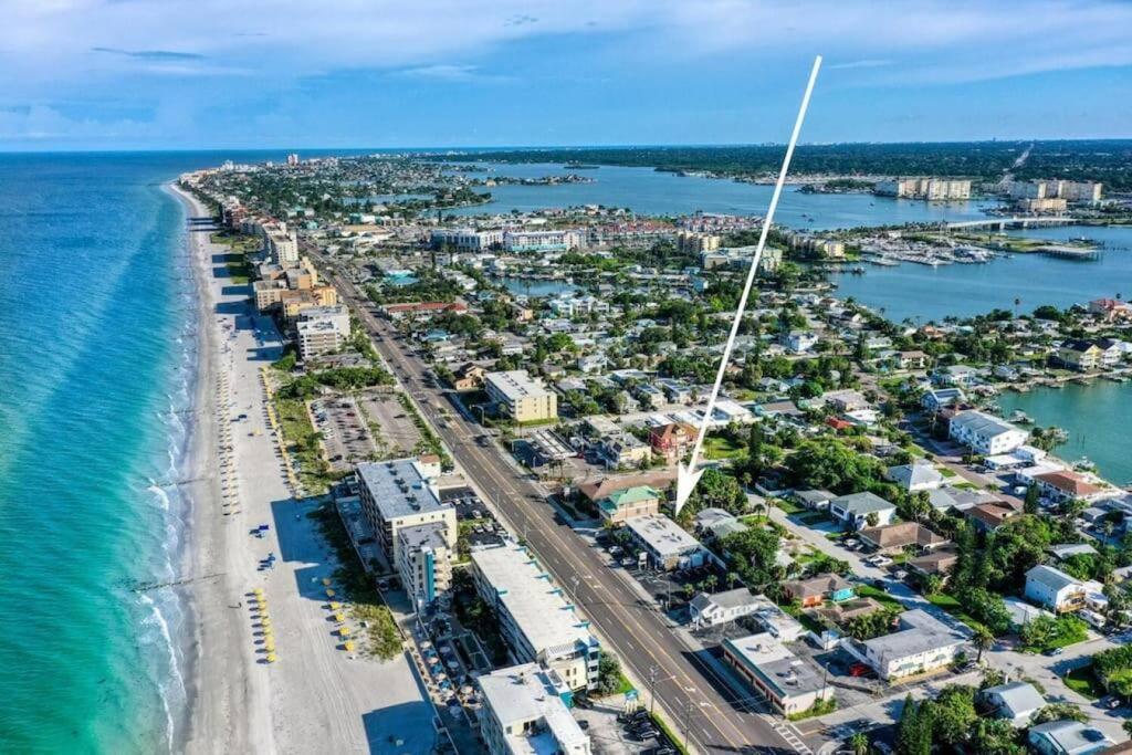 Sunset Beach Suites Of Madeira Beach! Pet Friendly Summer Getaway! Steps To Beach! - Suite 10 セント・ピート・ビーチ エクステリア 写真