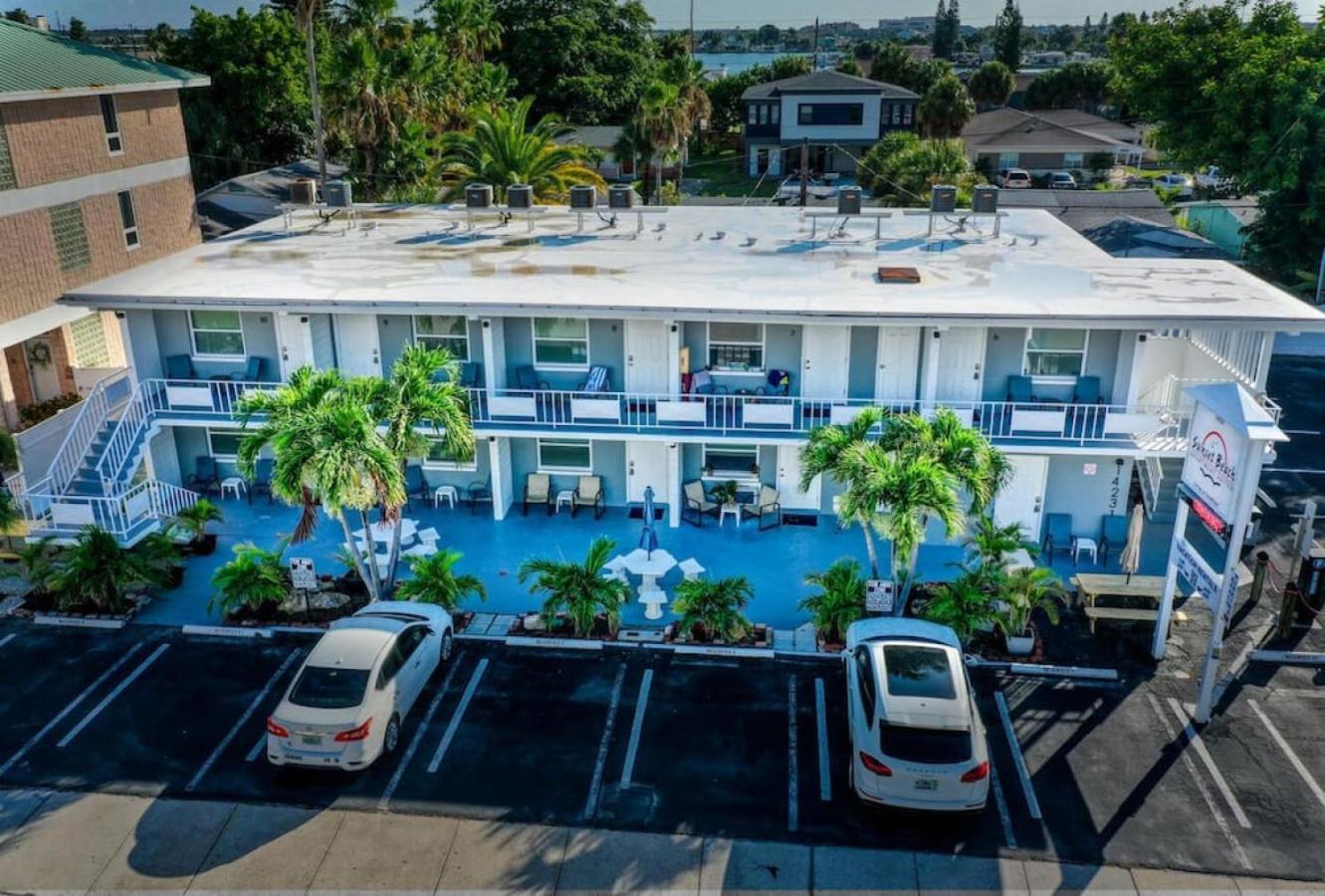 Sunset Beach Suites Of Madeira Beach! Pet Friendly Summer Getaway! Steps To Beach! - Suite 10 セント・ピート・ビーチ エクステリア 写真